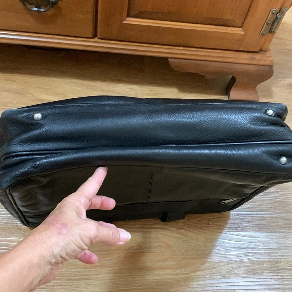 Black Leather Expandable Laptop Briefcase Bag